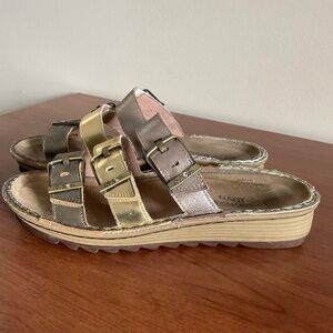 Sandales Naot grandeur 38. US 7,5 femme